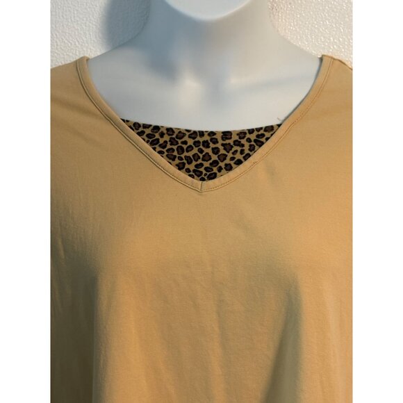 D&Co Size 1X Beige V Neck Top Leopard Animal Print Trim 3/4 Sleeves Stretch - Picture 2 of 8